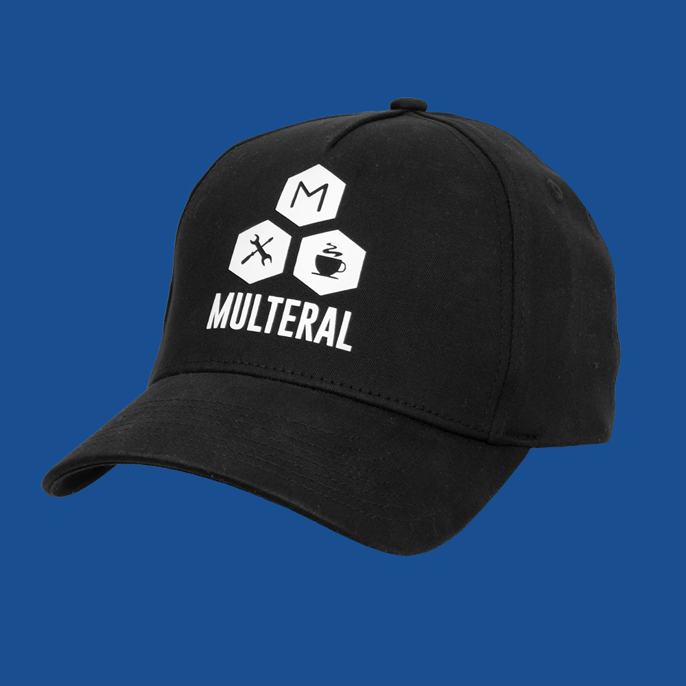 Svart keps med Multeral-logga